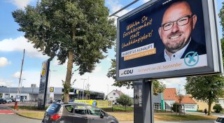 Posse in Warburg nach der Wahl: Frische Plakate sorgen für Verwirrung