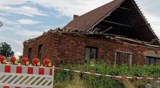 In Bielefeld strafbar gemacht - Ehepaar findet 400.000 D-Mark in Schrott-Haus