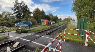 Mann in Bielefeld von Zug erfasst - Senior wird schwer verletzt