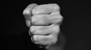 Mit Schlagstöcken unterwegs: Großaufgebot der Polizei beendet Massenschlägerei in Enger