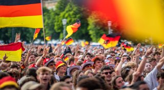 So glänzen auch Sportmuffel beim Public-Viewing der Fußball-EM der Frauen