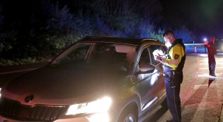 Autofahrer schläft nach Unfall in Bielefeld am Steuer ein - und erklärt es so