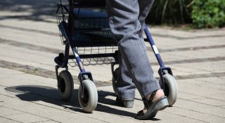 Alte Dame in Herford bestohlen: Polizei stellt dreisten Rollator-Dieb