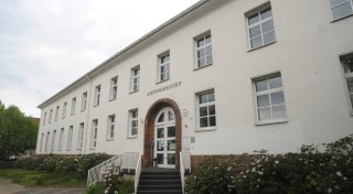 Schlag mit Stein ins Gesicht: Vater und Söhne in Lübbecke vor Gericht