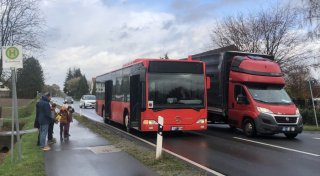 Schulweg in Herford: Neue Schilder schützen Schulkinder kaum