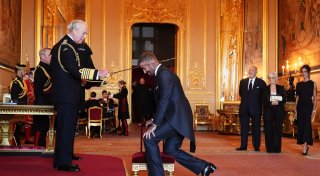 König ehrt Beckham im Schloss: Erhebt Euch, Sir David!