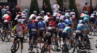 Simon Yates gewinnt den 108. Giro d'Italia