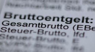 Mittlerer Jahresverdienst steigt über 52.000 Euro brutto