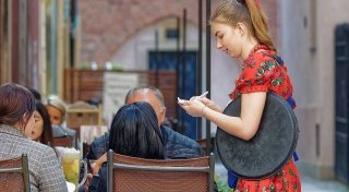 Regeln für Ferienjobs: Was Jugendliche, Eltern und Arbeitgeber wissen sollten