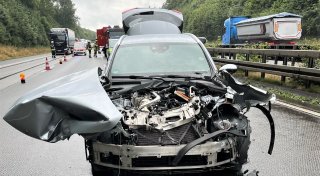 Aquaplaning: Stau bei Warburg nach Unfall auf der A44
