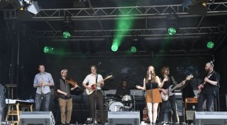 1.500 Fans feiern: Spenge`s Warmenau Open Air heizt den Besuchern mächtig ein