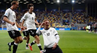 Dramatisches Viertelfinale: Joker Röhl trifft beim 3:2-Sieg