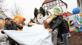 In Steinheim steht jetzt die verrückteste Verkehrsinsel im Kreis Höxter