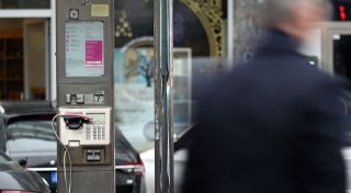 Elektroschrott am Wegesrand: Telefonzellen-Abbau dauert noch