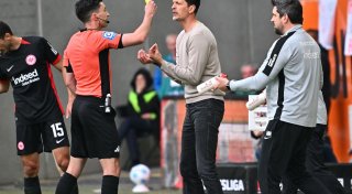 Toppmöller kontert Reporter: «Wie erklärst Du Dir das?»