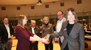 Kuriose Szenen in Gütersloh - neue Landrätin Laukötter greift für Entscheidung zum Ü-Ei