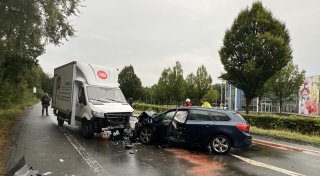 Unfall in Gütersloh löst Verkehrschaos im Berufsverkehr aus - zwei Männer verletzt