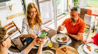 Zusammen am Tisch: Wie gemeinsames Essen die Seele stärkt