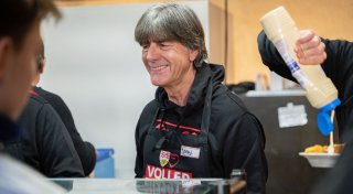 «Belastend»: Löw besorgt wegen Armut im Land