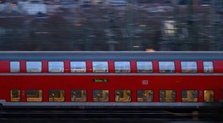 Hoffenheim-Fans greifen Polizei an und werden aus Zug geholt