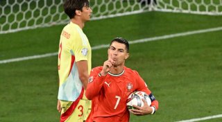 Ronaldo trifft und feiert Titel - Portugal besiegt Spanien
