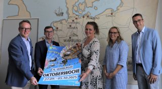 Oktoberwoche in Warburg: Bekannter Sänger und neue Fahrgeschäfte beim Volksfest