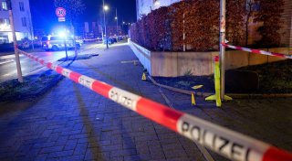 Zwei Männer nahe Veranstaltungshalle in Köln angeschossen