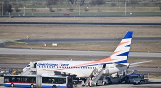 Flugzeug bringt 132 geflüchtete Afghanen nach Deutschland