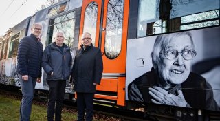 Bethel-Bahn rollt mit neuen Motiven durch Bielefeld
