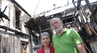 Mit vielen Fotos: Paar kämpft sich nach Großbrand im Kreis Paderborn zurück