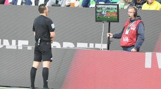 VAR-Ärger: Schiedsrichter Jablonski wünscht sich neue Regel