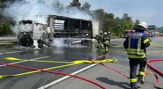 Vollsperrung nach Lkw-Brand auf der A2 bei Bielefeld aufgehoben
