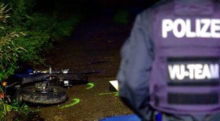 Schwer verletzt: 19-jähriger Motorradfahrer kommt in Bielefeld von der Straße ab
