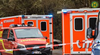 Zwei Verletzte bei schwerem Unfall im Kreis Gütersloh - Frau in Auto eingeklemmt