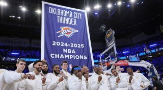 Titelverteidiger startet mit knappem Sieg in NBA-Saison