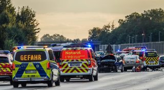 Massenunfall auf der A2 zwischen Bielefeld und Gütersloh - neun Menschen verletzt