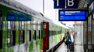 In die Berge reisen - ohne eigenes Fahrzeug