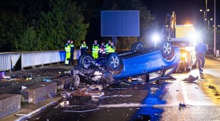 Betrunkener Autofahrer legt mit Unfall ICE-Strecke lahm