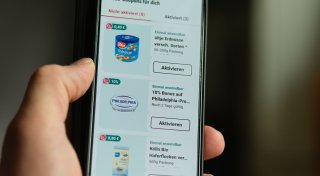 Wegen App-Werbung: Verbraucherschützer klagen gegen Rewe