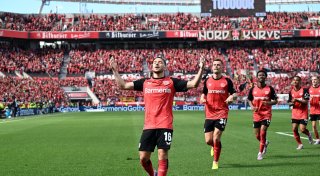 Sieg gegen Augsburg: Bayer verhindert Bayern-Party