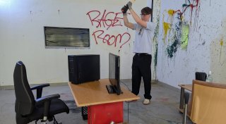 Stressbewältigung in Löhne: Smash-Room lädt zum kontrollierten Chaos ein