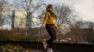 Fitter durch Seilspringen: Expertin erklärt, wie es geht