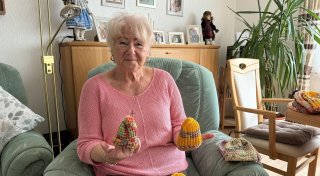 Gut behüteter Start ins Leben: Strickmützen für die Babys aus dem Kreis Höxter