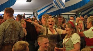 Mit vielen Fotos: Oktoberfest in Bad Oeynhausen mit zahlreichen Gästen