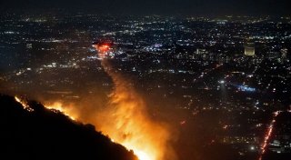 Tausende Einsatzkräfte kämpfen gegen Feuer in Los Angeles