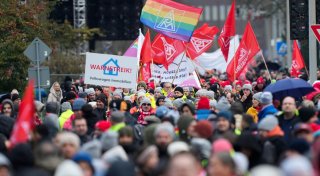 Umfrage: Vier von zehn Unternehmen planen 2025 Stellenabbau
