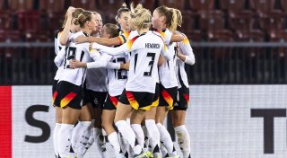 DFB-Frauen drehen auf: 6:0 gegen EM-Gastgeber Schweiz