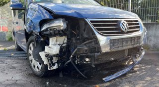 Bekifft durch Bielefeld: Metallzaun beendet Tour eines „breiten“ Autofahrers