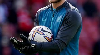 Bericht: Schalke 04 an Torhüter Karius interessiert