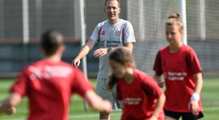 Unter Frauen zu Hause und erfolgreich: Bayer-Coach Pätzold